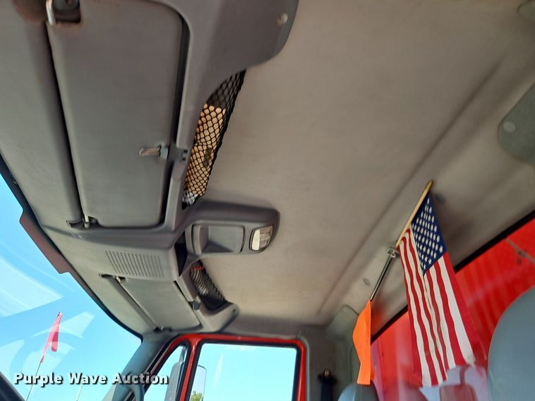 image for item EI8325 2005 International 7400 dump truck