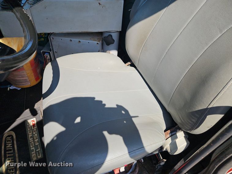 image for item EI8325 2005 International 7400 dump truck