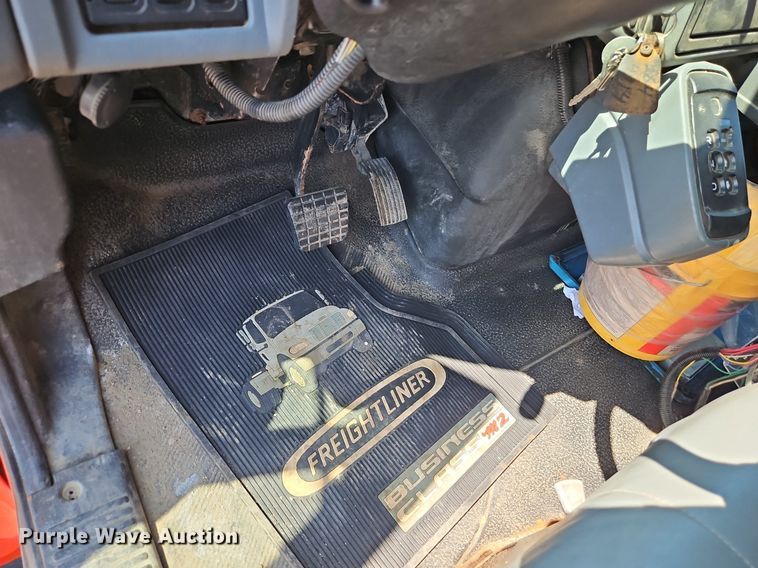 image for item EI8325 2005 International 7400 dump truck