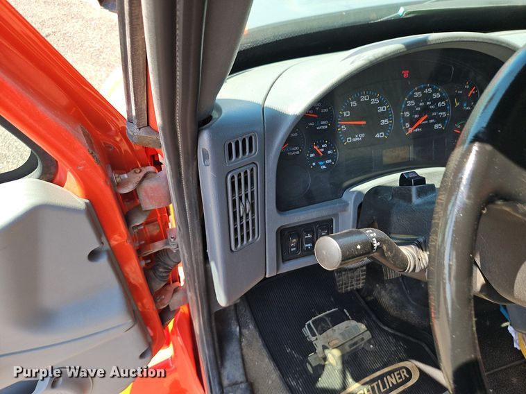 image for item EI8325 2005 International 7400 dump truck