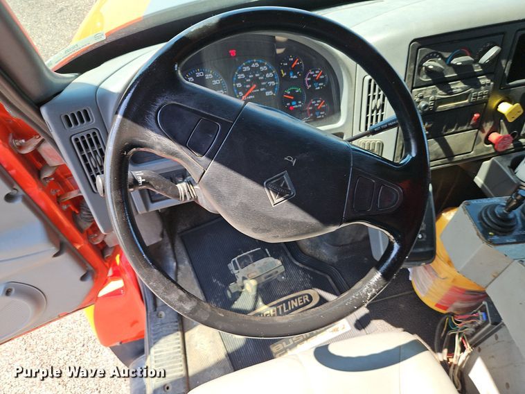 image for item EI8325 2005 International 7400 dump truck