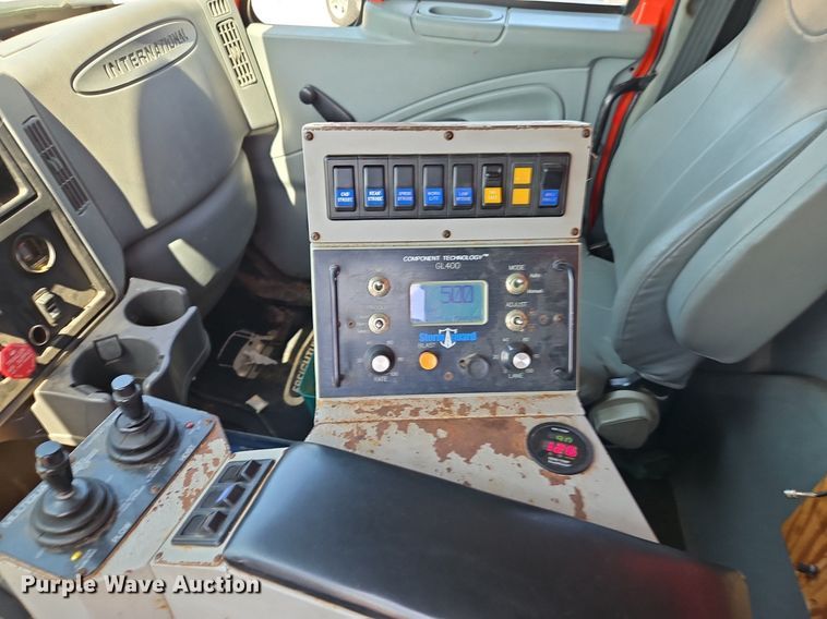 image for item EI8325 2005 International 7400 dump truck