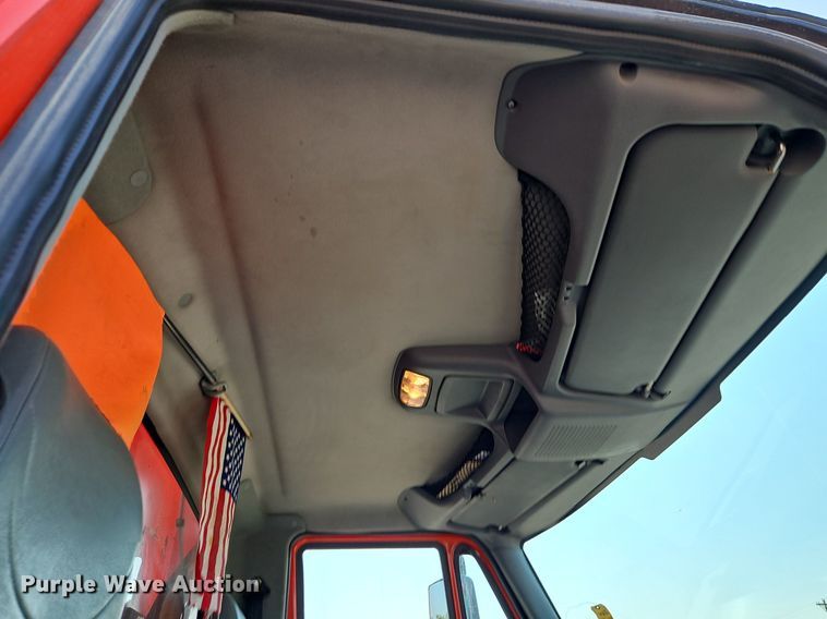 image for item EI8325 2005 International 7400 dump truck