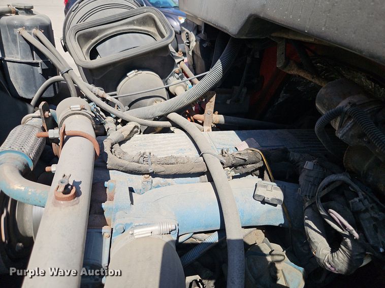 image for item EI8325 2005 International 7400 dump truck