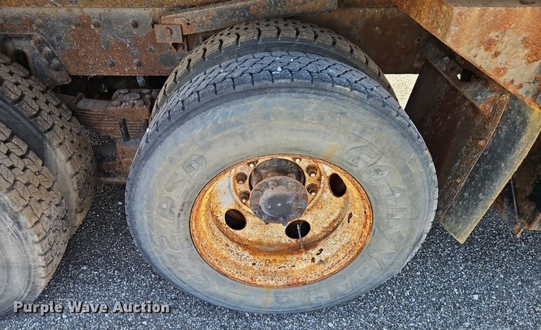 image for item EI8325 2005 International 7400 dump truck