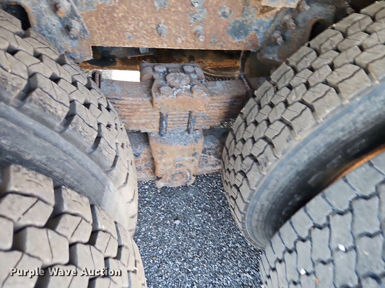 image for item EI8325 2005 International 7400 dump truck