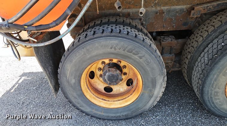 image for item EI8325 2005 International 7400 dump truck