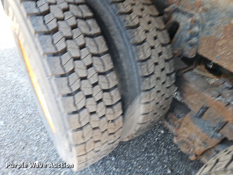 image for item EI8325 2005 International 7400 dump truck