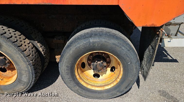 image for item EI8325 2005 International 7400 dump truck