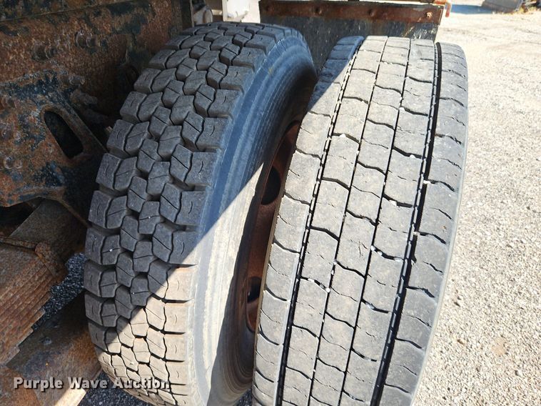 image for item EI8325 2005 International 7400 dump truck