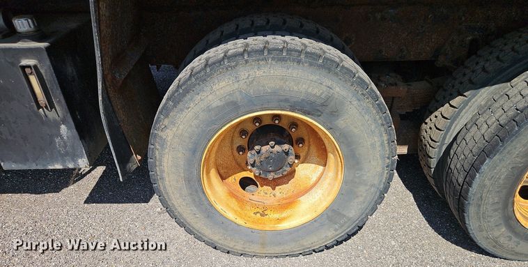 image for item EI8325 2005 International 7400 dump truck