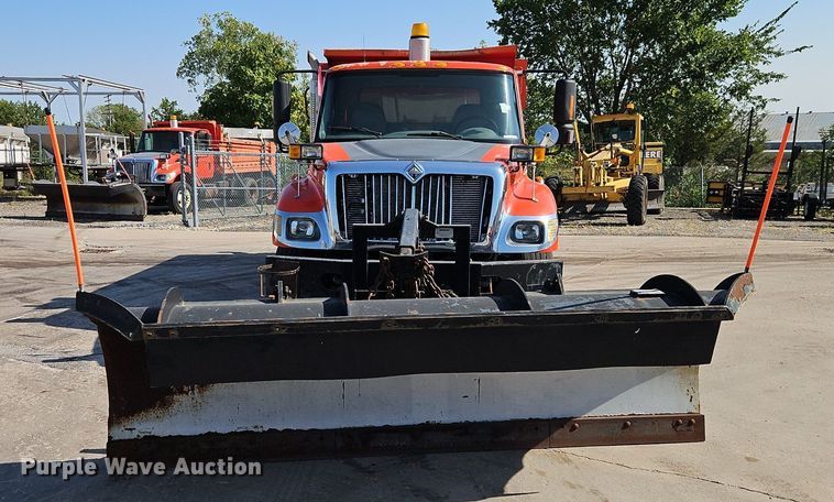 image for item EI8328 2005 International 7400 dump truck