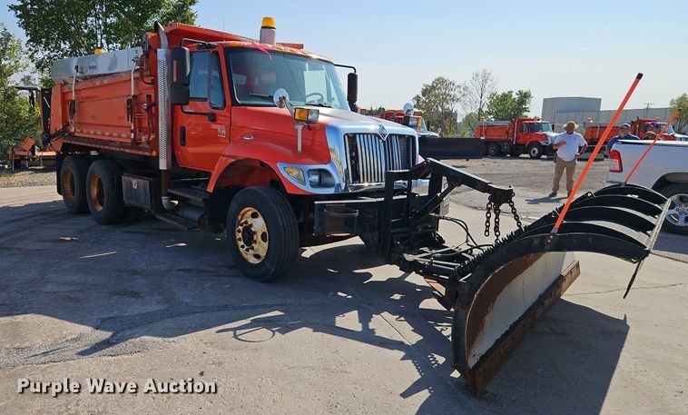 image for item EI8328 2005 International 7400 dump truck