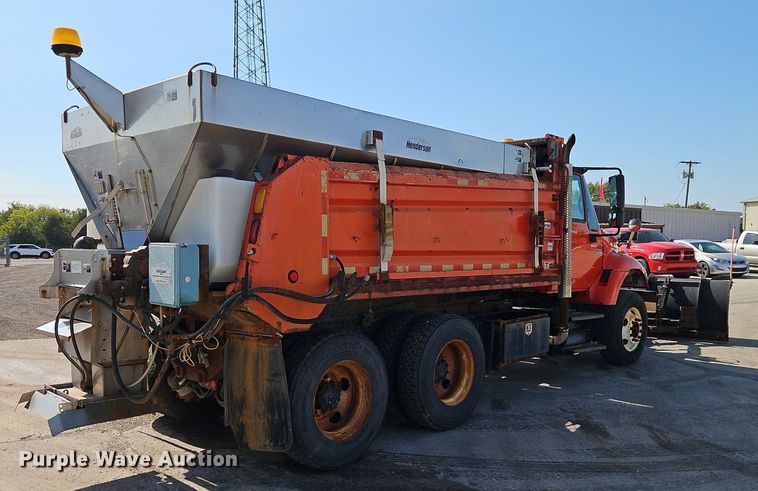 image for item EI8328 2005 International 7400 dump truck