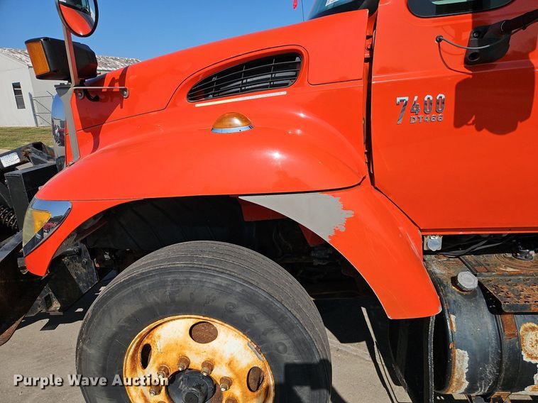 image for item EI8328 2005 International 7400 dump truck