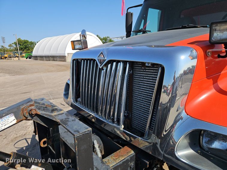 image for item EI8328 2005 International 7400 dump truck