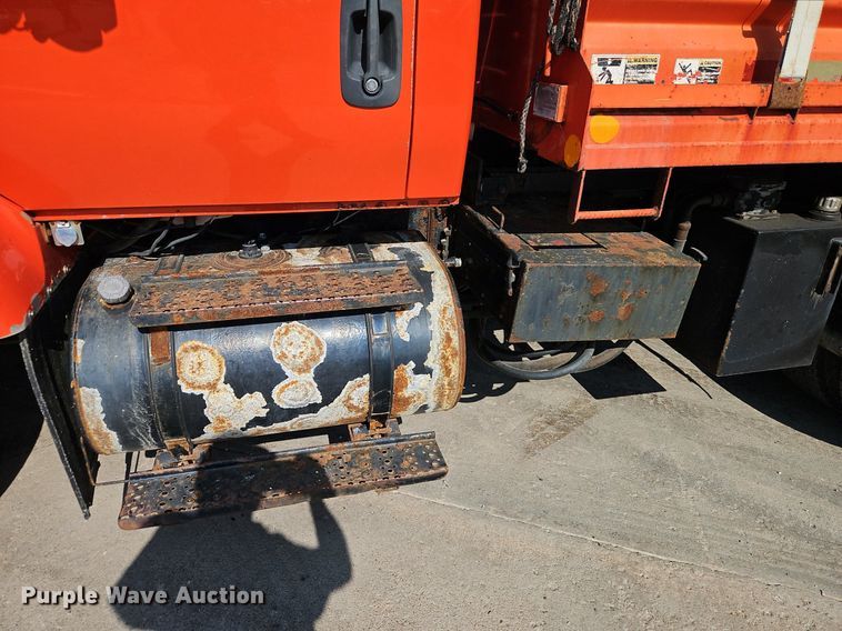 image for item EI8328 2005 International 7400 dump truck