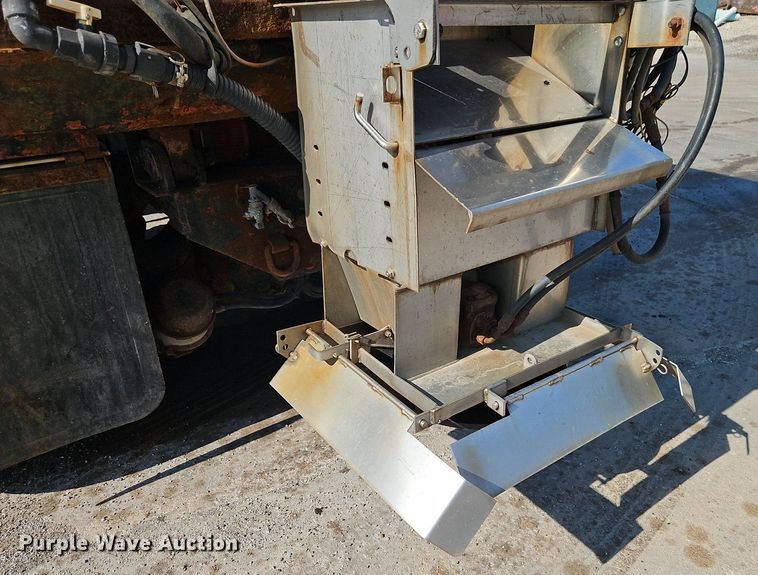 image for item EI8328 2005 International 7400 dump truck