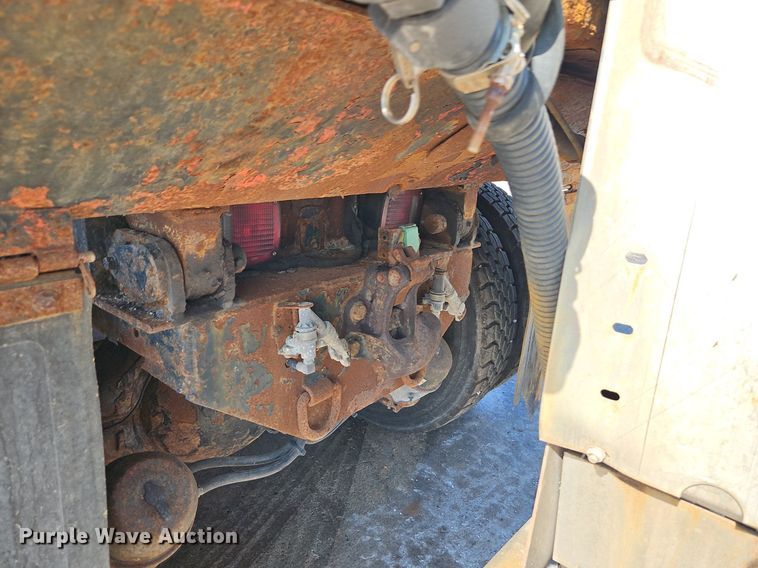 image for item EI8328 2005 International 7400 dump truck