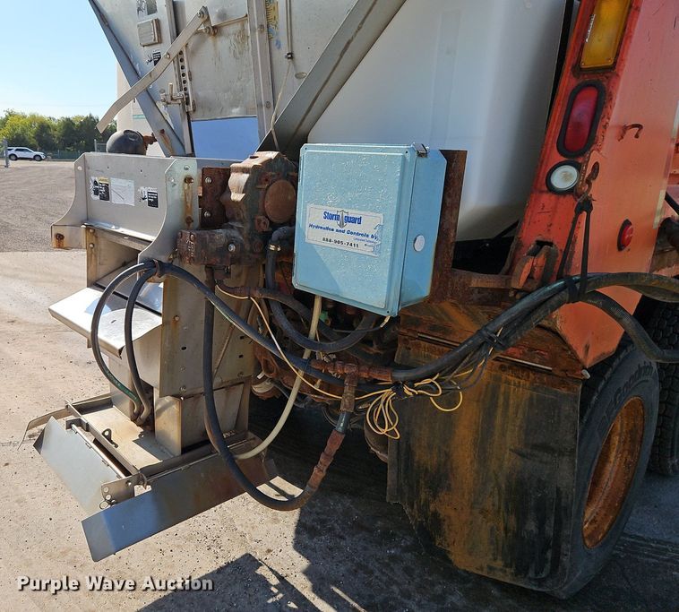 image for item EI8328 2005 International 7400 dump truck