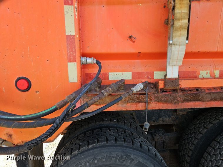 image for item EI8328 2005 International 7400 dump truck