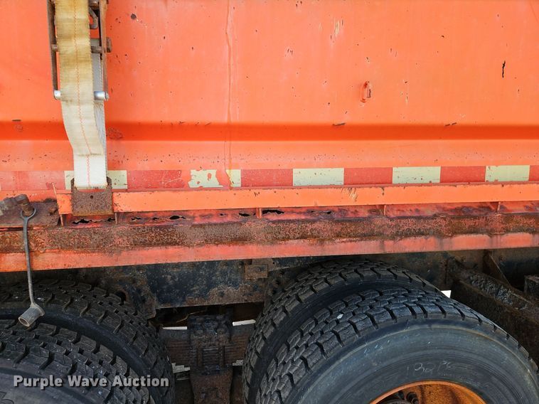 image for item EI8328 2005 International 7400 dump truck