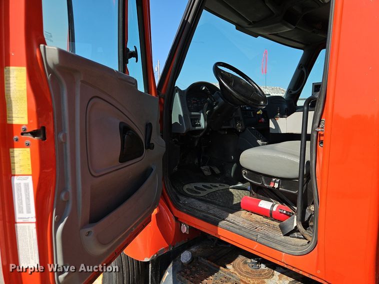 image for item EI8328 2005 International 7400 dump truck