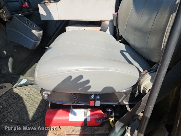 image for item EI8328 2005 International 7400 dump truck