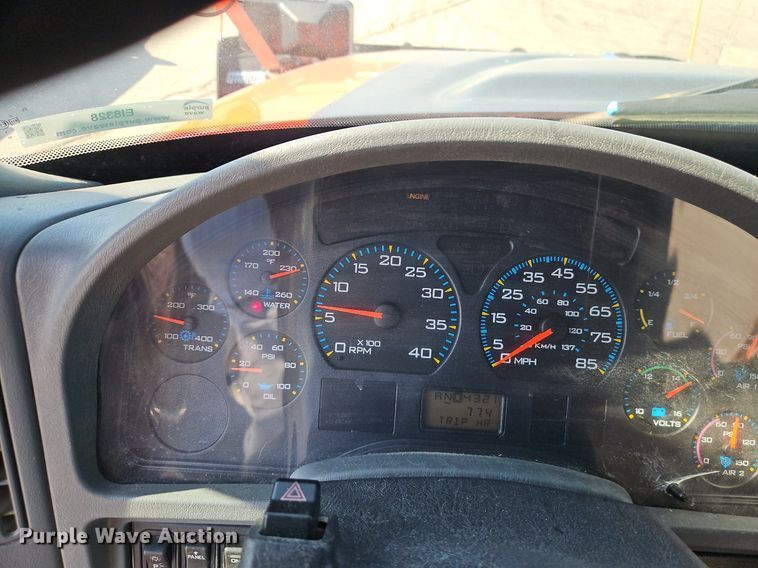 image for item EI8328 2005 International 7400 dump truck