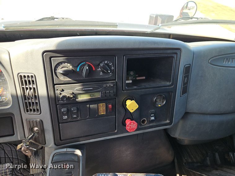 image for item EI8328 2005 International 7400 dump truck