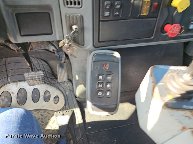 image for item EI8328 2005 International 7400 dump truck