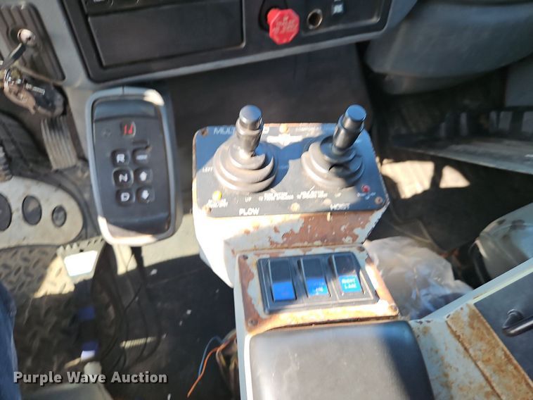 image for item EI8328 2005 International 7400 dump truck