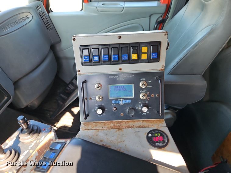 image for item EI8328 2005 International 7400 dump truck