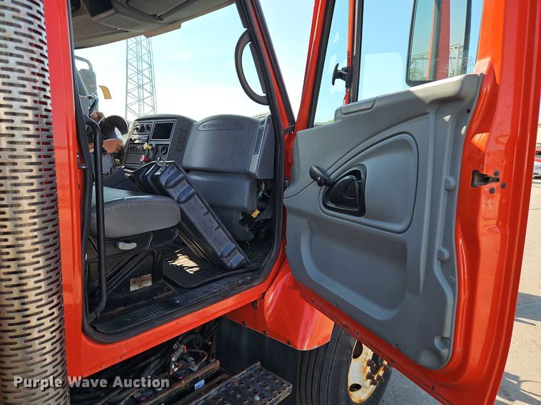 image for item EI8328 2005 International 7400 dump truck