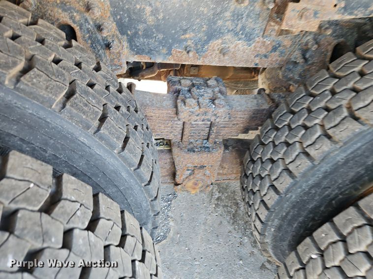 image for item EI8328 2005 International 7400 dump truck