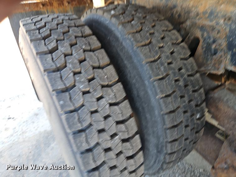 image for item EI8328 2005 International 7400 dump truck