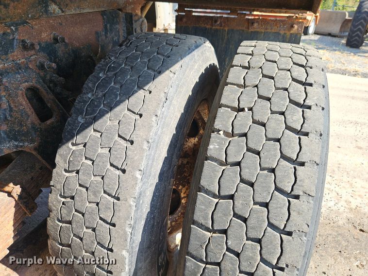 image for item EI8328 2005 International 7400 dump truck