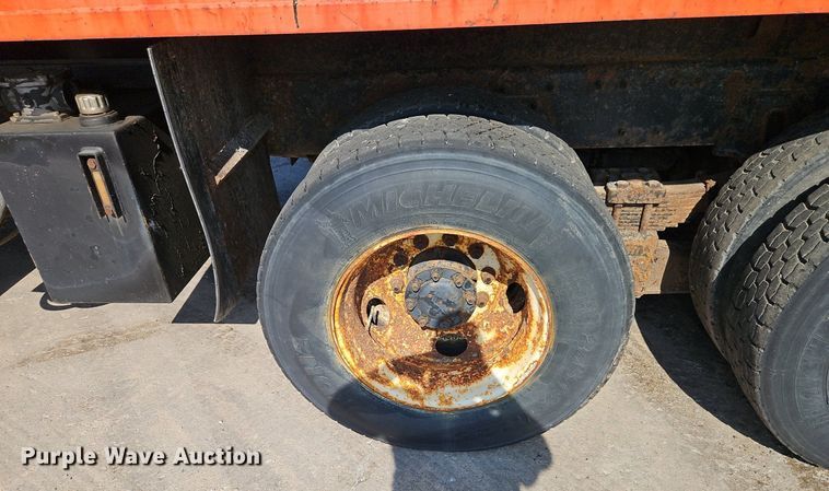 image for item EI8328 2005 International 7400 dump truck
