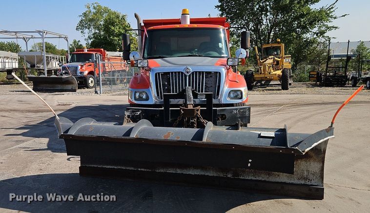 image for item EI8329 2005 International 7400 dump truck