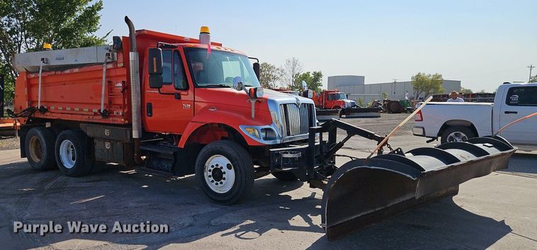 image for item EI8329 2005 International 7400 dump truck