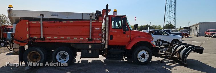 image for item EI8329 2005 International 7400 dump truck
