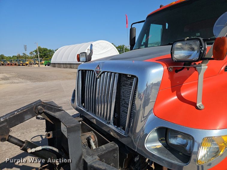 image for item EI8329 2005 International 7400 dump truck