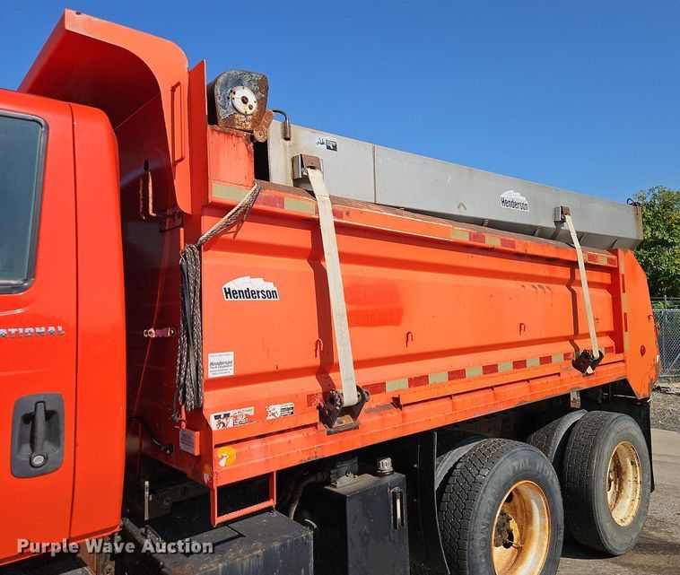 image for item EI8329 2005 International 7400 dump truck