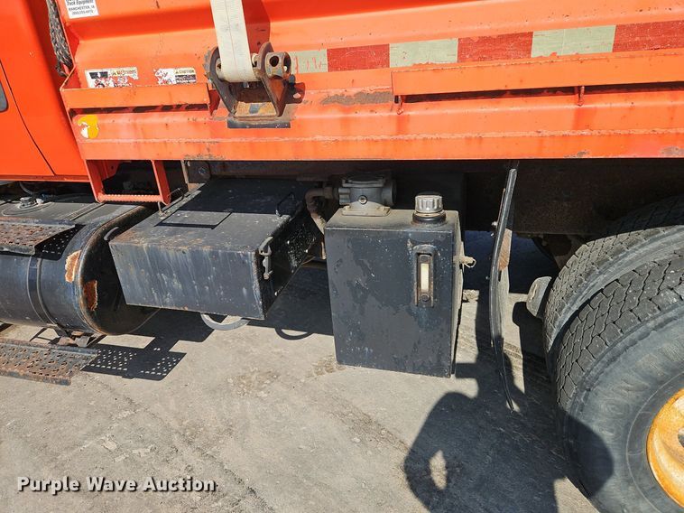 image for item EI8329 2005 International 7400 dump truck