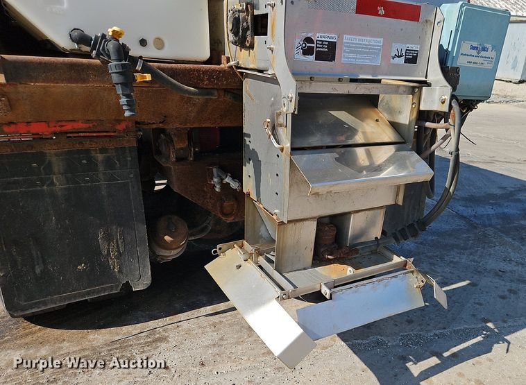 image for item EI8329 2005 International 7400 dump truck