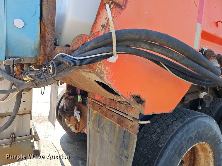 image for item EI8329 2005 International 7400 dump truck