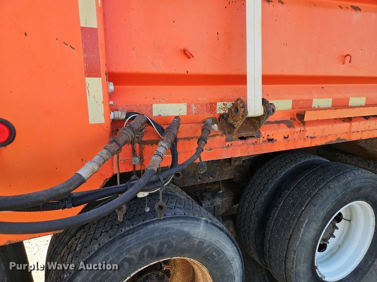 image for item EI8329 2005 International 7400 dump truck