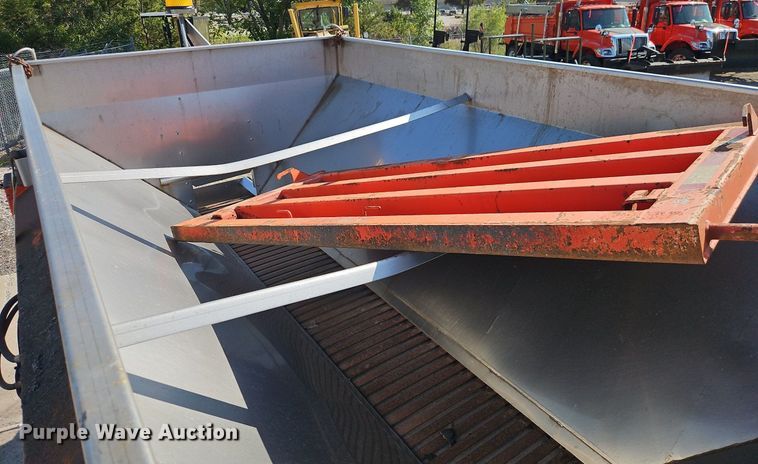 image for item EI8329 2005 International 7400 dump truck