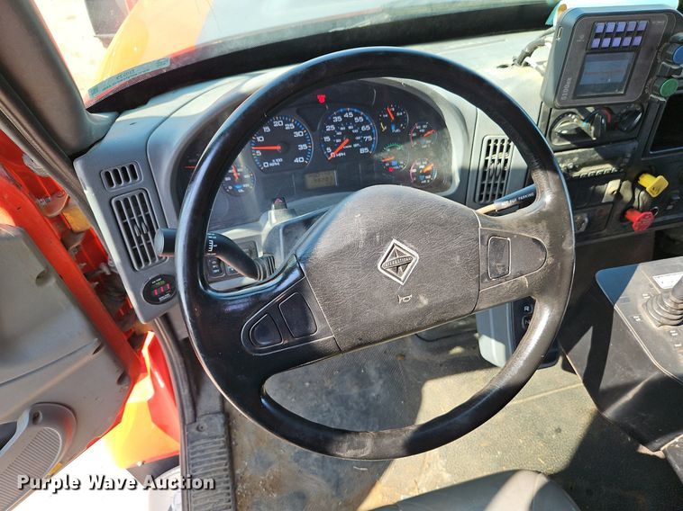 image for item EI8329 2005 International 7400 dump truck