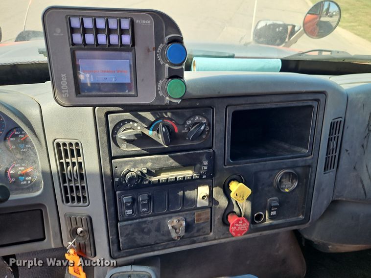 image for item EI8329 2005 International 7400 dump truck